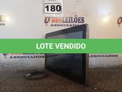 LOTE 180 - 01 TABLET SAMSUNG COM CABO. (NO ESTADO) ATENÇÃO! FAZER A VISITAÇÃO ANTES DE ARREMATAR, NÃO SABEMOS SE FUNCIONA. LEILÃO NÃO TEM GARANTIA E NEM DEVOLUÇÃO, SUJEITO A POSSÍVEIS AVARIAS VISÍVEIS/OCULTAS E/OU AUSÊNCIA DE COMPONENTES.
