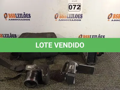 LOTE 072 - 02 FILMADORAS E 01 CÂMERA FOTOGRÁFICA DIGITAL MARCAS E MODELOS DIVERSOS. (NO ESTADO) ATENÇÃO! FAZER A VISITAÇÃO ANTES DE ARREMATAR, NÃO SABEMOS SE FUNCIONA. LEILÃO NÃO TEM GARANTIA E NEM DEVOLUÇÃO, SUJEITO A POSSÍVEIS AVARIAS VISÍVEIS/OCULTAS E/OU AUSÊNCIA DE COMPONENTES.