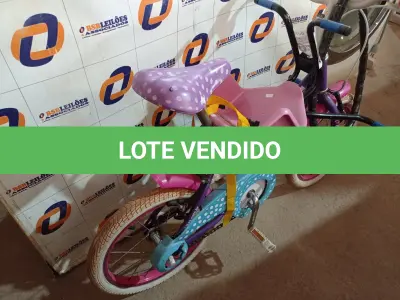 LOTE 636 - 01 BICICLETA INFANTIL ARO 16, 01 CADEIRINHA E 01 CADEADO. (NO ESTADO) ATENÇÃO! FAZER A VISITAÇÃO ANTES DE ARREMATAR, NÃO SABEMOS SE FUNCIONA. LEILÃO NÃO TEM GARANTIA E NEM DEVOLUÇÃO, SUJEITO A POSSÍVEIS AVARIAS VISÍVEIS/OCULTAS E/OU AUSÊNCIA DE COMPONENTES.