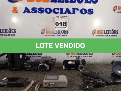 LOTE 018 - 02 FILMADORAS, 02 CÂMERAS FOTOGRÁFICAS E 01 GPS MARCAS E MODELOS DIVERSOS. (NO ESTADO) ATENÇÃO! FAZER A VISITAÇÃO ANTES DE ARREMATAR, NÃO SABEMOS SE FUNCIONA. LEILÃO NÃO TEM GARANTIA E NEM DEVOLUÇÃO, SUJEITO A POSSÍVEIS AVARIAS VISÍVEIS/OCULTAS E/OU AUSÊNCIA DE COMPONENTES.