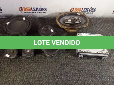 LOTE 044 - 01 APARELHO DE SOM AUTOMOTIVO E 06 ALTO-FALANTES MARCAS E MODELOS DIVERSOS. (NO ESTADO) ATENÇÃO! FAZER A VISITAÇÃO ANTES DE ARREMATAR, NÃO SABEMOS SE FUNCIONA. LEILÃO NÃO TEM GARANTIA E NEM DEVOLUÇÃO, SUJEITO A POSSÍVEIS AVARIAS VISÍVEIS/OCULTAS E/OU AUSÊNCIA DE COMPONENTES.