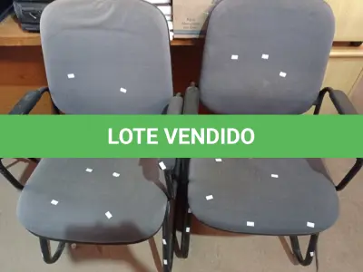 LOTE 222 - 02 CADEIRAS DE ESCRITÓRIO COM BASE FIXAS. (NO ESTADO) ATENÇÃO! FAZER A VISITAÇÃO ANTES DE ARREMATAR, NÃO SABEMOS SE FUNCIONA. LEILÃO NÃO TEM GARANTIA E NEM DEVOLUÇÃO, SUJEITO A POSSÍVEIS AVARIAS VISÍVEIS/OCULTAS E/OU AUSÊNCIA DE COMPONENTES.