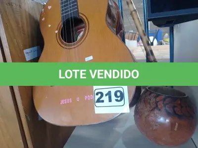 LOTE 219 - 03 VIOLÕES E 01 BERIMBAU COM AVARIAS. (NO ESTADO) ATENÇÃO! FAZER A VISITAÇÃO ANTES DE ARREMATAR, NÃO SABEMOS SE FUNCIONA. LEILÃO NÃO TEM GARANTIA E NEM DEVOLUÇÃO, SUJEITO A POSSÍVEIS AVARIAS VISÍVEIS/OCULTAS E/OU AUSÊNCIA DE COMPONENTES.