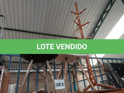 LOTE 283 - 02 CADEIRAS EAMES E 01 CABIDEIRO. (NO ESTADO) ATENÇÃO! FAZER A VISITAÇÃO ANTES DE ARREMATAR, NÃO SABEMOS SE FUNCIONA. LEILÃO NÃO TEM GARANTIA E NEM DEVOLUÇÃO, SUJEITO A POSSÍVEIS AVARIAS VISÍVEIS/OCULTAS E/OU AUSÊNCIA DE COMPONENTES.