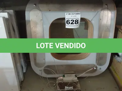 LOTE 628 - 01 LUMINÁRIA DE TETO. (NO ESTADO) ATENÇÃO! FAZER A VISITAÇÃO ANTES DE ARREMATAR, NÃO SABEMOS SE FUNCIONA. LEILÃO NÃO TEM GARANTIA E NEM DEVOLUÇÃO, SUJEITO A POSSÍVEIS AVARIAS VISÍVEIS/OCULTAS E/OU AUSÊNCIA DE COMPONENTES.