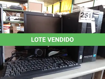 LOTE 251 - 01 CPU, 01 MONITOR, 01 TECLADO E 01 MOUSE. (NO ESTADO) ATENÇÃO! FAZER A VISITAÇÃO ANTES DE ARREMATAR, NÃO SABEMOS SE FUNCIONA. LEILÃO NÃO TEM GARANTIA E NEM DEVOLUÇÃO, SUJEITO A POSSÍVEIS AVARIAS VISÍVEIS/OCULTAS E/OU AUSÊNCIA DE COMPONENTES.