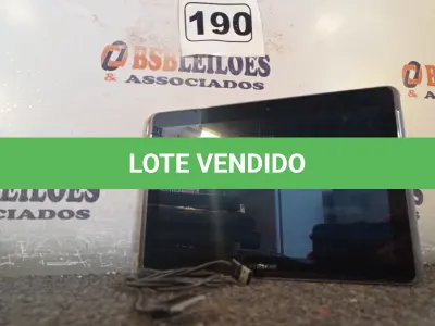 LOTE 190 - 01 TABLET SAMSUNG COM CABO. (NO ESTADO) ATENÇÃO! FAZER A VISITAÇÃO ANTES DE ARREMATAR, NÃO SABEMOS SE FUNCIONA. LEILÃO NÃO TEM GARANTIA E NEM DEVOLUÇÃO, SUJEITO A POSSÍVEIS AVARIAS VISÍVEIS/OCULTAS E/OU AUSÊNCIA DE COMPONENTES.