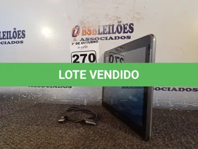 LOTE 270 - 01 TABLET SAMSUNG COM CABO. (NO ESTADO) ATENÇÃO! FAZER A VISITAÇÃO ANTES DE ARREMATAR, NÃO SABEMOS SE FUNCIONA. LEILÃO NÃO TEM GARANTIA E NEM DEVOLUÇÃO, SUJEITO A POSSÍVEIS AVARIAS VISÍVEIS/OCULTAS E/OU AUSÊNCIA DE COMPONENTES.