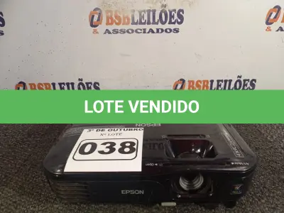 LOTE 038 - 01 PROJETOR MULTIMIDIA MARCA EPSON. (NO ESTADO) ATENÇÃO! FAZER A VISITAÇÃO ANTES DE ARREMATAR, NÃO SABEMOS SE FUNCIONA. LEILÃO NÃO TEM GARANTIA E NEM DEVOLUÇÃO, SUJEITO A POSSÍVEIS AVARIAS VISÍVEIS/OCULTAS E/OU AUSÊNCIA DE COMPONENTES.
