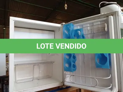 LOTE 068 - 01 FRIGOBAR MARCA CÔNSUL 220V. (NO ESTADO) ATENÇÃO! FAZER A VISITAÇÃO ANTES DE ARREMATAR, NÃO SABEMOS SE FUNCIONA. LEILÃO NÃO TEM GARANTIA E NEM DEVOLUÇÃO, SUJEITO A POSSÍVEIS AVARIAS VISÍVEIS/OCULTAS E/OU AUSÊNCIA DE COMPONENTES.