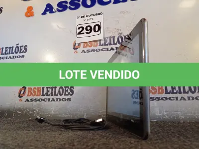 LOTE 290 - 01 TABLET SAMSUNG COM CABO. (NO ESTADO) ATENÇÃO! FAZER A VISITAÇÃO ANTES DE ARREMATAR, NÃO SABEMOS SE FUNCIONA. LEILÃO NÃO TEM GARANTIA E NEM DEVOLUÇÃO, SUJEITO A POSSÍVEIS AVARIAS VISÍVEIS/OCULTAS E/OU AUSÊNCIA DE COMPONENTES.