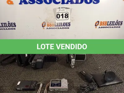 LOTE 018 - 02 FILMADORAS, 02 CÂMERAS FOTOGRÁFICAS E 01 GPS MARCAS E MODELOS DIVERSOS. (NO ESTADO) ATENÇÃO! FAZER A VISITAÇÃO ANTES DE ARREMATAR, NÃO SABEMOS SE FUNCIONA. LEILÃO NÃO TEM GARANTIA E NEM DEVOLUÇÃO, SUJEITO A POSSÍVEIS AVARIAS VISÍVEIS/OCULTAS E/OU AUSÊNCIA DE COMPONENTES.