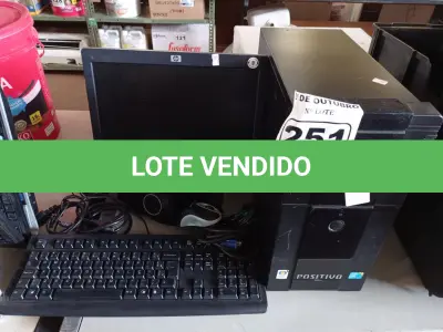 LOTE 251 - 01 CPU, 01 MONITOR, 01 TECLADO E 01 MOUSE. (NO ESTADO) ATENÇÃO! FAZER A VISITAÇÃO ANTES DE ARREMATAR, NÃO SABEMOS SE FUNCIONA. LEILÃO NÃO TEM GARANTIA E NEM DEVOLUÇÃO, SUJEITO A POSSÍVEIS AVARIAS VISÍVEIS/OCULTAS E/OU AUSÊNCIA DE COMPONENTES.