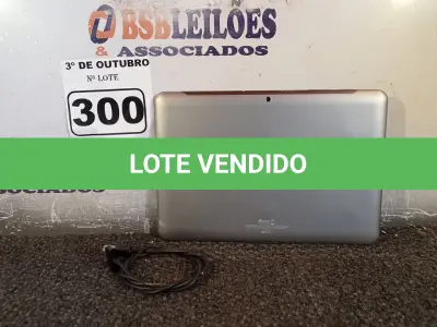 LOTE 300 - 01 TABLET SAMSUNG COM CABO. (NO ESTADO) ATENÇÃO! FAZER A VISITAÇÃO ANTES DE ARREMATAR, NÃO SABEMOS SE FUNCIONA. LEILÃO NÃO TEM GARANTIA E NEM DEVOLUÇÃO, SUJEITO A POSSÍVEIS AVARIAS VISÍVEIS/OCULTAS E/OU AUSÊNCIA DE COMPONENTES.