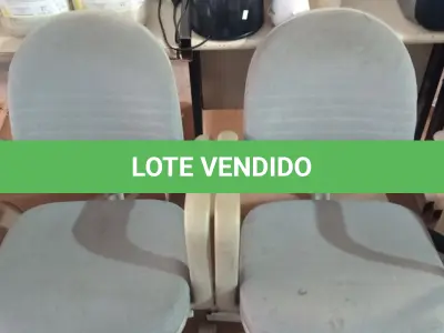LOTE 232 - 02 CADEIRAS DE ESCRITÓRIO COM BASE GIRATÓRIA. (NO ESTADO) ATENÇÃO! FAZER A VISITAÇÃO ANTES DE ARREMATAR, NÃO SABEMOS SE FUNCIONA. LEILÃO NÃO TEM GARANTIA E NEM DEVOLUÇÃO, SUJEITO A POSSÍVEIS AVARIAS VISÍVEIS/OCULTAS E/OU AUSÊNCIA DE COMPONENTES.