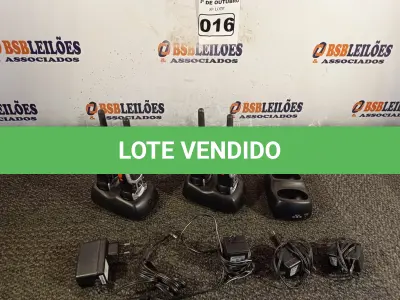 LOTE 016 - 04 RÁDIOS COMUNICADOR. (NO ESTADO) ATENÇÃO! FAZER A VISITAÇÃO ANTES DE ARREMATAR, NÃO SABEMOS SE FUNCIONA. LEILÃO NÃO TEM GARANTIA E NEM DEVOLUÇÃO, SUJEITO A POSSÍVEIS AVARIAS VISÍVEIS/OCULTAS E/OU AUSÊNCIA DE COMPONENTES.