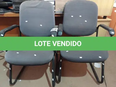 LOTE 222 - 02 CADEIRAS DE ESCRITÓRIO COM BASE FIXAS. (NO ESTADO) ATENÇÃO! FAZER A VISITAÇÃO ANTES DE ARREMATAR, NÃO SABEMOS SE FUNCIONA. LEILÃO NÃO TEM GARANTIA E NEM DEVOLUÇÃO, SUJEITO A POSSÍVEIS AVARIAS VISÍVEIS/OCULTAS E/OU AUSÊNCIA DE COMPONENTES.