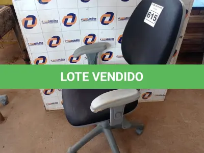 LOTE 615 - 01 CADEIRA DE ESCRITÓRIO COM BASE GIRATÓRIA. (NO ESTADO) ATENÇÃO! FAZER A VISITAÇÃO ANTES DE ARREMATAR, NÃO SABEMOS SE FUNCIONA. LEILÃO NÃO TEM GARANTIA E NEM DEVOLUÇÃO, SUJEITO A POSSÍVEIS AVARIAS VISÍVEIS/OCULTAS E/OU AUSÊNCIA DE COMPONENTES.