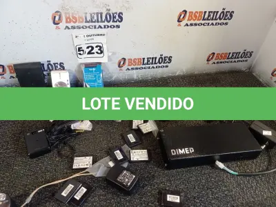 LOTE 523 - 01 BATERIA PARA RELÓGIO DE PONTO VÁRIOS PALM E MÁQUINA FOTOGRÁFICA DIGITAL. (NO ESTADO) ATENÇÃO! FAZER A VISITAÇÃO ANTES DE ARREMATAR, NÃO SABEMOS SE FUNCIONA. LEILÃO NÃO TEM GARANTIA E NEM DEVOLUÇÃO, SUJEITO A POSSÍVEIS AVARIAS VISÍVEIS/OCULTAS E/OU AUSÊNCIA DE COMPONENTES.