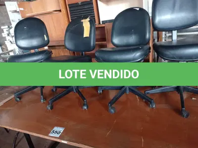 LOTE 550 - 01 MESA DE REUNIÃO COM BASE DE FERRO FUNDIDO E 04 CADEIRAS DE ESCRITÓRIO COM BASE GIRATÓRIA. (NO ESTADO) ATENÇÃO! FAZER A VISITAÇÃO ANTES DE ARREMATAR, NÃO SABEMOS SE FUNCIONA. LEILÃO NÃO TEM GARANTIA E NEM DEVOLUÇÃO, SUJEITO A POSSÍVEIS AVARIAS VISÍVEIS/OCULTAS E/OU AUSÊNCIA DE COMPONENTES.