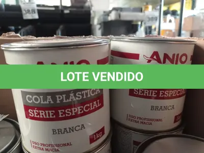 LOTE 443 - 12 LATAS DE COLA PLÁSTICA ANJO. (NO ESTADO) ATENÇÃO! FAZER A VISITAÇÃO ANTES DE ARREMATAR, NÃO SABEMOS SE FUNCIONA. LEILÃO NÃO TEM GARANTIA E NEM DEVOLUÇÃO, SUJEITO A POSSÍVEIS AVARIAS VISÍVEIS/OCULTAS E/OU AUSÊNCIA DE COMPONENTES.