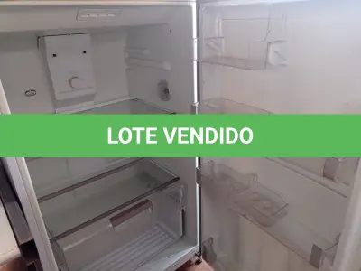 LOTE 414 - 01 GELADEIRA MARCA GE 220V. (NO ESTADO) ATENÇÃO! FAZER A VISITAÇÃO ANTES DE ARREMATAR, NÃO SABEMOS SE FUNCIONA. LEILÃO NÃO TEM GARANTIA E NEM DEVOLUÇÃO, SUJEITO A POSSÍVEIS AVARIAS VISÍVEIS/OCULTAS E/OU AUSÊNCIA DE COMPONENTES.