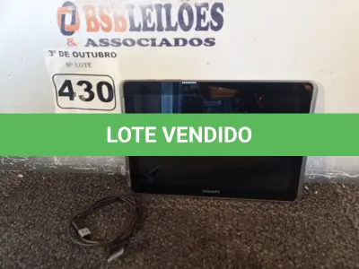 LOTE 430 - 01 TABLET SAMSUNG COM CABO. (NO ESTADO) ATENÇÃO! FAZER A VISITAÇÃO ANTES DE ARREMATAR, NÃO SABEMOS SE FUNCIONA. LEILÃO NÃO TEM GARANTIA E NEM DEVOLUÇÃO, SUJEITO A POSSÍVEIS AVARIAS VISÍVEIS/OCULTAS E/OU AUSÊNCIA DE COMPONENTES.