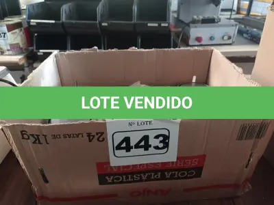 LOTE 443 - 12 LATAS DE COLA PLÁSTICA ANJO. (NO ESTADO) ATENÇÃO! FAZER A VISITAÇÃO ANTES DE ARREMATAR, NÃO SABEMOS SE FUNCIONA. LEILÃO NÃO TEM GARANTIA E NEM DEVOLUÇÃO, SUJEITO A POSSÍVEIS AVARIAS VISÍVEIS/OCULTAS E/OU AUSÊNCIA DE COMPONENTES.