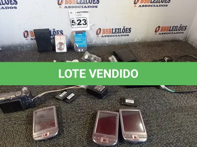 LOTE 523 - 01 BATERIA PARA RELÓGIO DE PONTO VÁRIOS PALM E MÁQUINA FOTOGRÁFICA DIGITAL. (NO ESTADO) ATENÇÃO! FAZER A VISITAÇÃO ANTES DE ARREMATAR, NÃO SABEMOS SE FUNCIONA. LEILÃO NÃO TEM GARANTIA E NEM DEVOLUÇÃO, SUJEITO A POSSÍVEIS AVARIAS VISÍVEIS/OCULTAS E/OU AUSÊNCIA DE COMPONENTES.