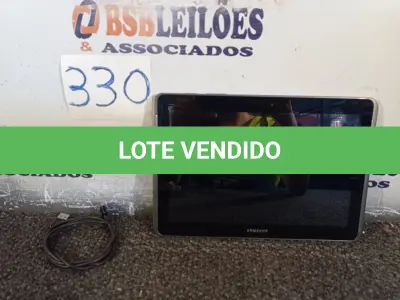 LOTE 330 - 01 TABLET SAMSUNG COM CABO. (NO ESTADO) ATENÇÃO! FAZER A VISITAÇÃO ANTES DE ARREMATAR, NÃO SABEMOS SE FUNCIONA. LEILÃO NÃO TEM GARANTIA E NEM DEVOLUÇÃO, SUJEITO A POSSÍVEIS AVARIAS VISÍVEIS/OCULTAS E/OU AUSÊNCIA DE COMPONENTES.