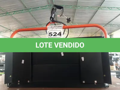 LOTE 524 - 01 LUMINÁRIA DE PALCO. (NO ESTADO) ATENÇÃO! FAZER A VISITAÇÃO ANTES DE ARREMATAR, NÃO SABEMOS SE FUNCIONA. LEILÃO NÃO TEM GARANTIA E NEM DEVOLUÇÃO, SUJEITO A POSSÍVEIS AVARIAS VISÍVEIS/OCULTAS E/OU AUSÊNCIA DE COMPONENTES.