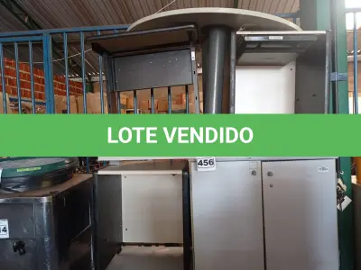 LOTE 456 - 01 ARMÁRIO BAIXO COM 02 PORTAS, 02 MESAS E 02 BALCÕES BAIXOS. (NO ESTADO) ATENÇÃO! FAZER A VISITAÇÃO ANTES DE ARREMATAR, NÃO SABEMOS SE FUNCIONA. LEILÃO NÃO TEM GARANTIA E NEM DEVOLUÇÃO, SUJEITO A POSSÍVEIS AVARIAS VISÍVEIS/OCULTAS E/OU AUSÊNCIA DE COMPONENTES.