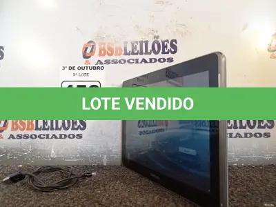 LOTE 450 - 01 TABLET SAMSUNG COM CABO. (NO ESTADO) ATENÇÃO! FAZER A VISITAÇÃO ANTES DE ARREMATAR, NÃO SABEMOS SE FUNCIONA. LEILÃO NÃO TEM GARANTIA E NEM DEVOLUÇÃO, SUJEITO A POSSÍVEIS AVARIAS VISÍVEIS/OCULTAS E/OU AUSÊNCIA DE COMPONENTES.