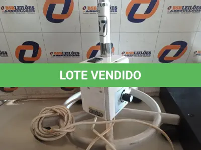 LOTE 437 - 01 LUMINÁRIA COM BASE. (NO ESTADO) ATENÇÃO! FAZER A VISITAÇÃO ANTES DE ARREMATAR, NÃO SABEMOS SE FUNCIONA. LEILÃO NÃO TEM GARANTIA E NEM DEVOLUÇÃO, SUJEITO A POSSÍVEIS AVARIAS VISÍVEIS/OCULTAS E/OU AUSÊNCIA DE COMPONENTES.