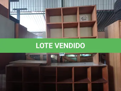 LOTE 544 - 02 ESCANINHOS EM MADEIRA. (NO ESTADO) ATENÇÃO! FAZER A VISITAÇÃO ANTES DE ARREMATAR, NÃO SABEMOS SE FUNCIONA. LEILÃO NÃO TEM GARANTIA E NEM DEVOLUÇÃO, SUJEITO A POSSÍVEIS AVARIAS VISÍVEIS/OCULTAS E/OU AUSÊNCIA DE COMPONENTES.
