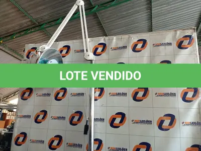 LOTE 437 - 01 LUMINÁRIA COM BASE. (NO ESTADO) ATENÇÃO! FAZER A VISITAÇÃO ANTES DE ARREMATAR, NÃO SABEMOS SE FUNCIONA. LEILÃO NÃO TEM GARANTIA E NEM DEVOLUÇÃO, SUJEITO A POSSÍVEIS AVARIAS VISÍVEIS/OCULTAS E/OU AUSÊNCIA DE COMPONENTES.