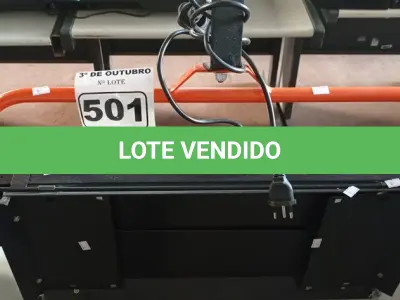 LOTE 501 - 01 LUMINÁRIA DE PALCO. (NO ESTADO) ATENÇÃO! FAZER A VISITAÇÃO ANTES DE ARREMATAR, NÃO SABEMOS SE FUNCIONA. LEILÃO NÃO TEM GARANTIA E NEM DEVOLUÇÃO, SUJEITO A POSSÍVEIS AVARIAS VISÍVEIS/OCULTAS E/OU AUSÊNCIA DE COMPONENTES.