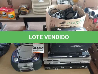 LOTE 492 - 03 APARELHOS DE SOM, 05 APARELHOS DE DVD, 01 RELÓGIO DE PONTO E VÁRIOS COOLERS MARCAS E MODELOS DIVERSOS. (NO ESTADO) ATENÇÃO! FAZER A VISITAÇÃO ANTES DE ARREMATAR, NÃO SABEMOS SE FUNCIONA. LEILÃO NÃO TEM GARANTIA E NEM DEVOLUÇÃO, SUJEITO A POSSÍVEIS AVARIAS VISÍVEIS/OCULTAS E/OU AUSÊNCIA DE COMPONENTES.
