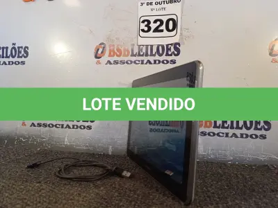 LOTE 320 - 01 TABLET SAMSUNG COM CABO. (NO ESTADO) ATENÇÃO! FAZER A VISITAÇÃO ANTES DE ARREMATAR, NÃO SABEMOS SE FUNCIONA. LEILÃO NÃO TEM GARANTIA E NEM DEVOLUÇÃO, SUJEITO A POSSÍVEIS AVARIAS VISÍVEIS/OCULTAS E/OU AUSÊNCIA DE COMPONENTES.