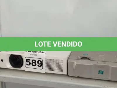LOTE 589 - 03 PROJETORES MULTIMIDIA MARCAS E MODELOS DIVERSOS. (NO ESTADO) ATENÇÃO! FAZER A VISITAÇÃO ANTES DE ARREMATAR, NÃO SABEMOS SE FUNCIONA. LEILÃO NÃO TEM GARANTIA E NEM DEVOLUÇÃO, SUJEITO A POSSÍVEIS AVARIAS VISÍVEIS/OCULTAS E/OU AUSÊNCIA DE COMPONENTES.
