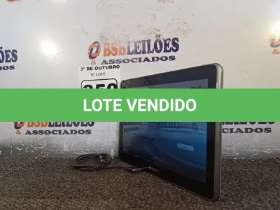 LOTE 350 - 01 TABLET SAMSUNG COM CABO. (NO ESTADO) ATENÇÃO! FAZER A VISITAÇÃO ANTES DE ARREMATAR, NÃO SABEMOS SE FUNCIONA. LEILÃO NÃO TEM GARANTIA E NEM DEVOLUÇÃO, SUJEITO A POSSÍVEIS AVARIAS VISÍVEIS/OCULTAS E/OU AUSÊNCIA DE COMPONENTES.