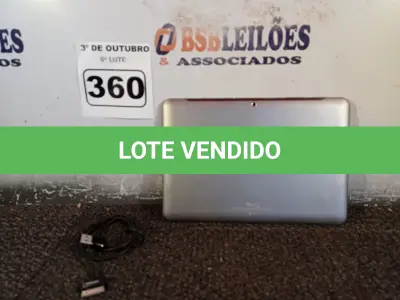 LOTE 360 - 01 TABLET SAMSUNG COM CABO. (NO ESTADO) ATENÇÃO! FAZER A VISITAÇÃO ANTES DE ARREMATAR, NÃO SABEMOS SE FUNCIONA. LEILÃO NÃO TEM GARANTIA E NEM DEVOLUÇÃO, SUJEITO A POSSÍVEIS AVARIAS VISÍVEIS/OCULTAS E/OU AUSÊNCIA DE COMPONENTES.