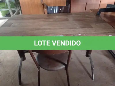 LOTE 552 - 01 MESA COM BASE DE FERRO TAMPO EM MADEIRA E 02 CADEIRAS DE FERRO COM ASSENTO ALMOFADADO. (NO ESTADO) ATENÇÃO! FAZER A VISITAÇÃO ANTES DE ARREMATAR, NÃO SABEMOS SE FUNCIONA. LEILÃO NÃO TEM GARANTIA E NEM DEVOLUÇÃO, SUJEITO A POSSÍVEIS AVARIAS VISÍVEIS/OCULTAS E/OU AUSÊNCIA DE COMPONENTES.