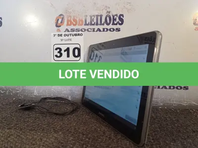 LOTE 310 - 01 TABLET SAMSUNG COM CABO. (NO ESTADO) ATENÇÃO! FAZER A VISITAÇÃO ANTES DE ARREMATAR, NÃO SABEMOS SE FUNCIONA. LEILÃO NÃO TEM GARANTIA E NEM DEVOLUÇÃO, SUJEITO A POSSÍVEIS AVARIAS VISÍVEIS/OCULTAS E/OU AUSÊNCIA DE COMPONENTES.