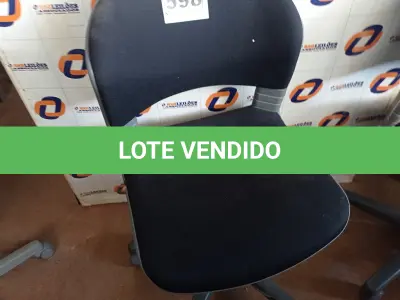 LOTE 598 - 01 CADEIRA DE ESCRITÓRIO COM BASE GIRATÓRIA. (NO ESTADO) ATENÇÃO! FAZER A VISITAÇÃO ANTES DE ARREMATAR, NÃO SABEMOS SE FUNCIONA. LEILÃO NÃO TEM GARANTIA E NEM DEVOLUÇÃO, SUJEITO A POSSÍVEIS AVARIAS VISÍVEIS/OCULTAS E/OU AUSÊNCIA DE COMPONENTES.