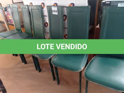 LOTE 609 - 06 CADEIRAS COM ESTRUTURA DE AÇO REVESTIDAS DE CORINO. (NO ESTADO) ATENÇÃO! FAZER A VISITAÇÃO ANTES DE ARREMATAR, NÃO SABEMOS SE FUNCIONA. LEILÃO NÃO TEM GARANTIA E NEM DEVOLUÇÃO, SUJEITO A POSSÍVEIS AVARIAS VISÍVEIS/OCULTAS E/OU AUSÊNCIA DE COMPONENTES.