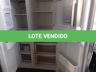 LOTE 339 - 01 GELADEIRA 02 PORTAS ELECTROLUX EM AÇO ESCOVADO 127V. (NO ESTADO) ATENÇÃO! FAZER A VISITAÇÃO ANTES DE ARREMATAR, NÃO SABEMOS SE FUNCIONA. LEILÃO NÃO TEM GARANTIA E NEM DEVOLUÇÃO, SUJEITO A POSSÍVEIS AVARIAS VISÍVEIS/OCULTAS E/OU AUSÊNCIA DE COMPONENTES.