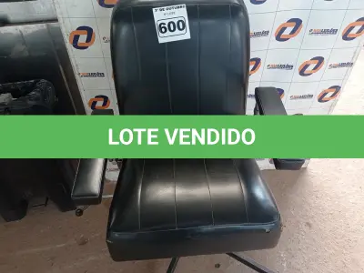 LOTE 600 - 01 CADEIRA DE BARBEIRO VINTAGE. (NO ESTADO) ATENÇÃO! FAZER A VISITAÇÃO ANTES DE ARREMATAR, NÃO SABEMOS SE FUNCIONA. LEILÃO NÃO TEM GARANTIA E NEM DEVOLUÇÃO, SUJEITO A POSSÍVEIS AVARIAS VISÍVEIS/OCULTAS E/OU AUSÊNCIA DE COMPONENTES.