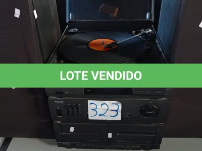LOTE 323 - 01 APARELHO DE SOM 3X1 PHILIPS SENDO RADIO/CASSETE/TOCA DISCOS. (NO ESTADO) ATENÇÃO! FAZER A VISITAÇÃO ANTES DE ARREMATAR, NÃO SABEMOS SE FUNCIONA. LEILÃO NÃO TEM GARANTIA E NEM DEVOLUÇÃO, SUJEITO A POSSÍVEIS AVARIAS VISÍVEIS/OCULTAS E/OU AUSÊNCIA DE COMPONENTES.