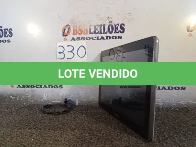 LOTE 330 - 01 TABLET SAMSUNG COM CABO. (NO ESTADO) ATENÇÃO! FAZER A VISITAÇÃO ANTES DE ARREMATAR, NÃO SABEMOS SE FUNCIONA. LEILÃO NÃO TEM GARANTIA E NEM DEVOLUÇÃO, SUJEITO A POSSÍVEIS AVARIAS VISÍVEIS/OCULTAS E/OU AUSÊNCIA DE COMPONENTES.